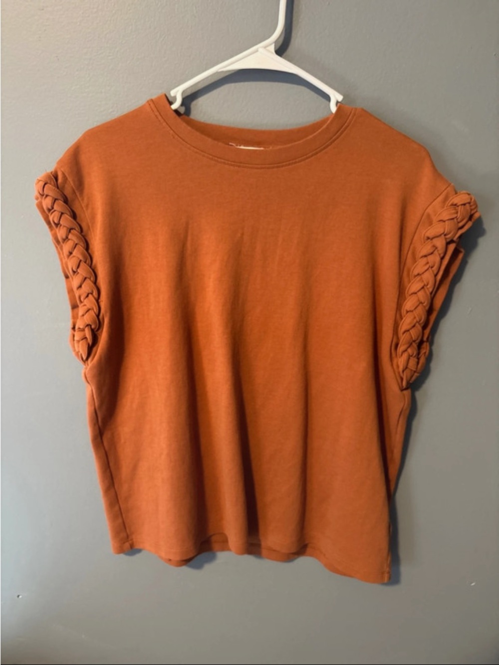 entro Rust Braided-Sleeve Short Sleeve Tee